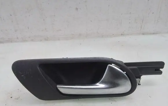 Volkswagen Golf V Front door interior handle