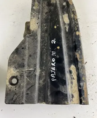 Mitsubishi Pajero Bumper support mounting bracket corner 