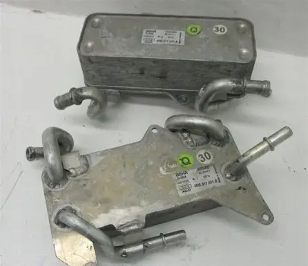 Audi Q7 4M Engine oil radiator 