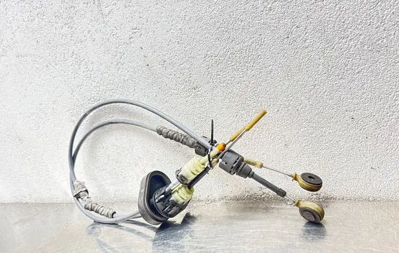 Opel Vectra C Gear shift cable linkage 55559076