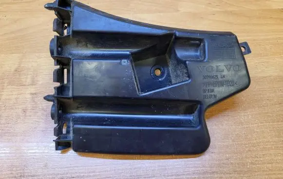 Volvo V60 Front bumper mounting bracket 30796625