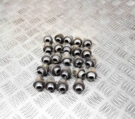 Mitsubishi Pajero Nuts/bolts 