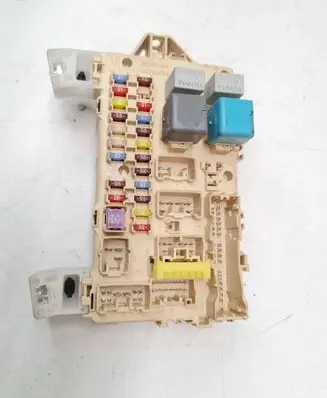 Toyota Corolla Verso AR10 Fuse module 892210F030 5000687345 06040111130101