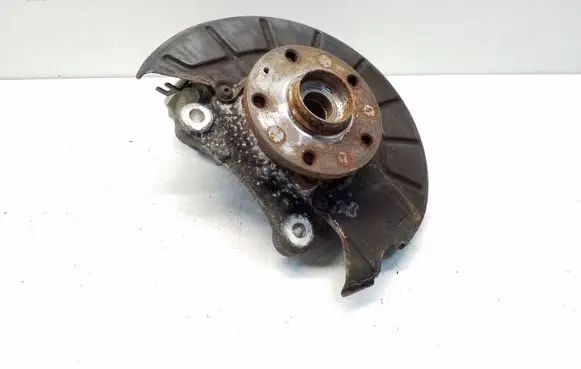 Volkswagen PASSAT B7 Front wheel hub