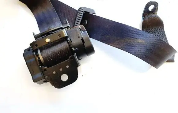 Middle seatbelt (rear)