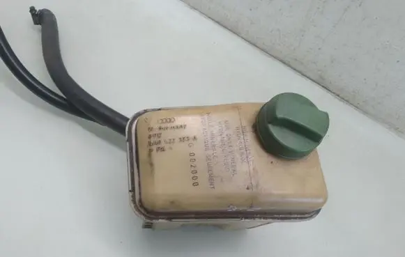 Power steering fluid tank/reservoir