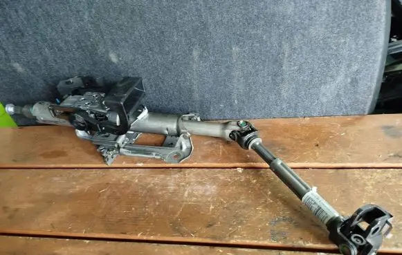 Peugeot 208 Steering wheel axle 9824737580