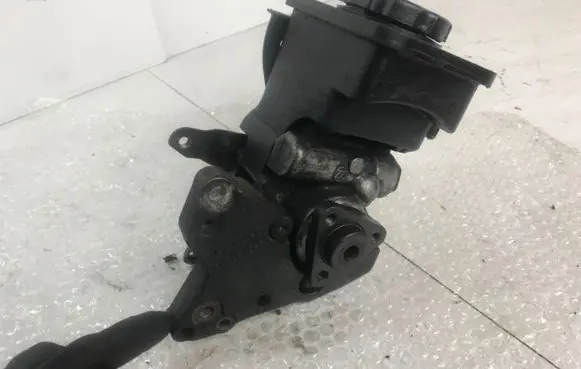 BMW 3 E46 Power steering pump 2247556