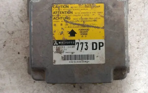 Mitsubishi Pajero Airbag control unit/module 1523003430