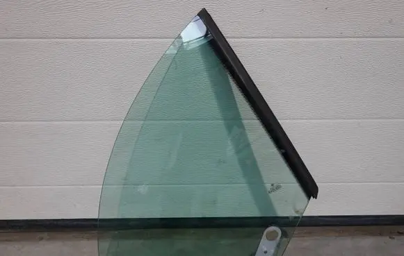 Volkswagen New Beetle Rear door window glass 43R004529 DOT615M40VAS2