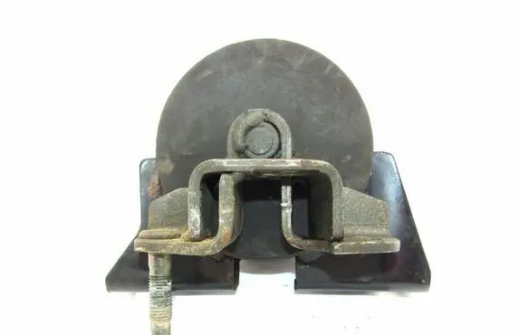 Nissan Primera Engine mount bracket