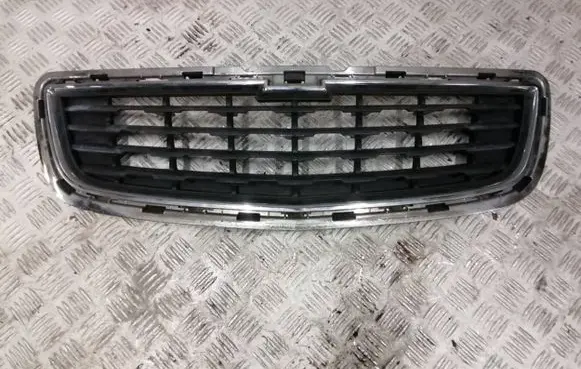 Chevrolet Trax Front bumper upper radiator grill 95235143
