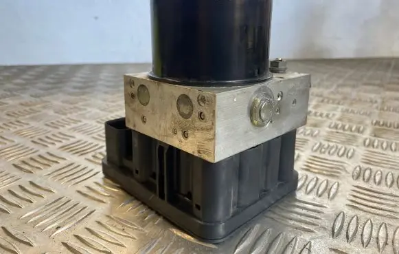 Volkswagen Golf V ABS Pump 1K0907379M 1K0614517K