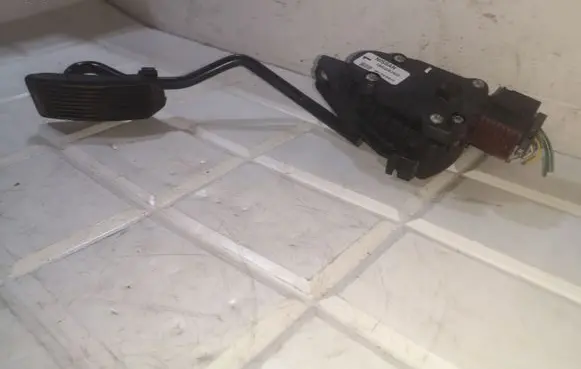 Nissan Primera Accelerator throttle pedal 18002AU400 6PV00862003