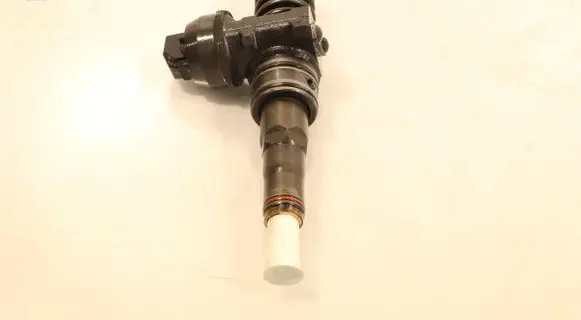Volkswagen Golf Plus Fuel injector 0414720215