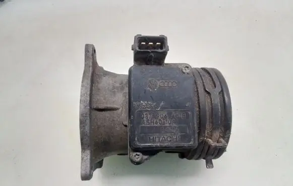 Audi A4 S4 B5 8D Mass air flow meter 037906461B