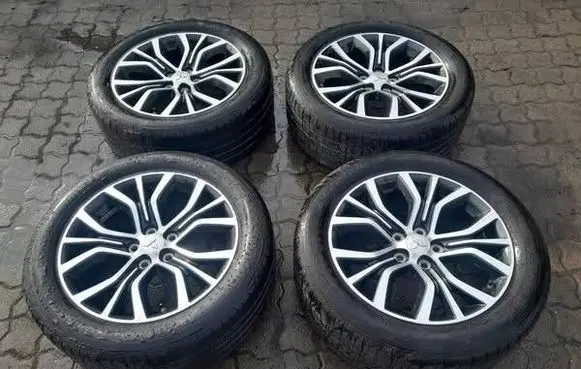 Mitsubishi Outlander R18 alloy rim 
