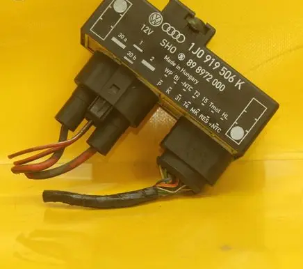 Seat Toledo II (1M) Coolant fan relay 1J0919506K