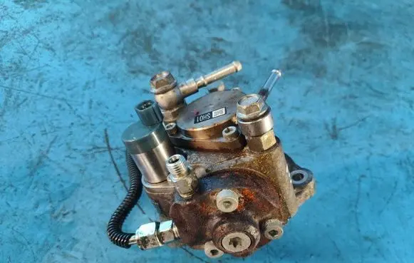 Mazda CX-5 Fuel injection high pressure pump SH0113800D