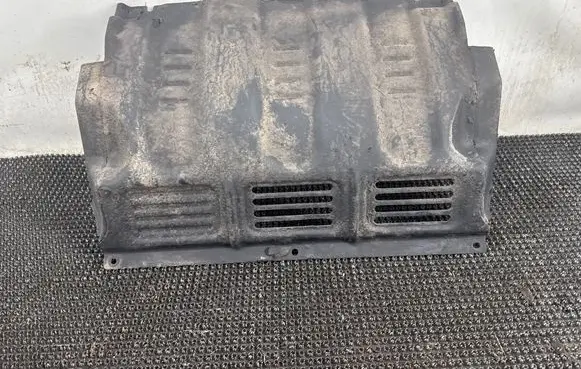 Mitsubishi L200 Engine splash shield/under tray 