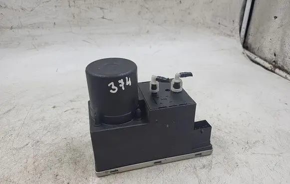 Audi A4 S4 B5 8D Central locking vacuum pump 8D0862257B