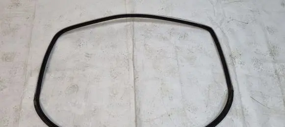 Mercedes-Benz COMPAKT W115 Windshield trim