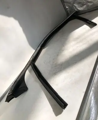 Mercedes-Benz GLC X253 C253 Rubber seal front door window/glass A2537257300