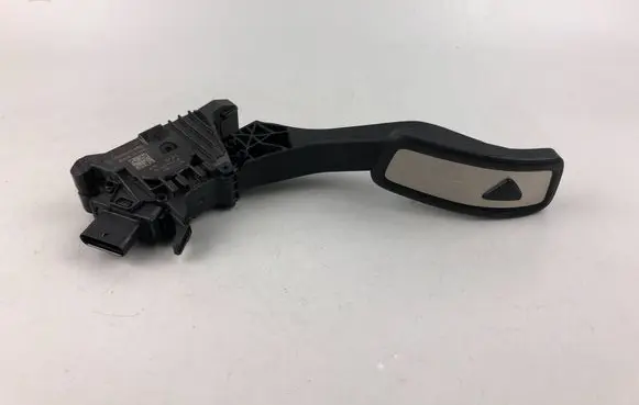Accelerator throttle pedal