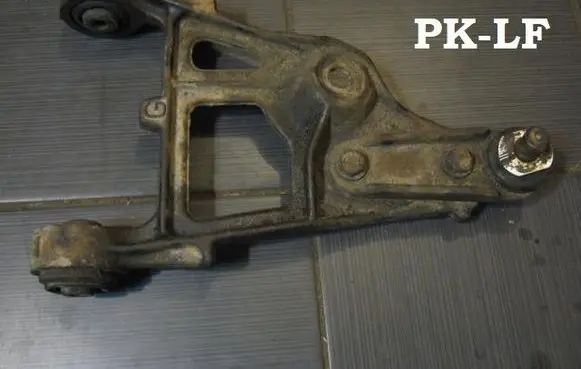 Renault Scenic I Front lower control arm/wishbone 7700834917