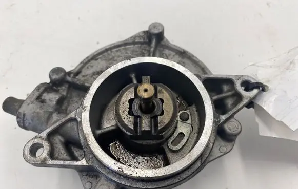 Audi A4 S4 B7 8E 8H Vacuum pump 059145100E