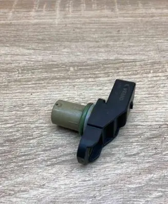 BMW 5 E39 Camshaft position sensor V20720515