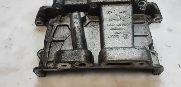 Audi Q7 4M other engine part 059109122T