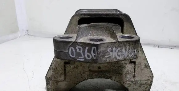 Opel Signum Engine mount bracket 21044613
