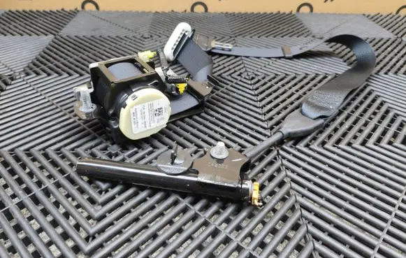 Ford Edge II Front seatbelt 1031561U778