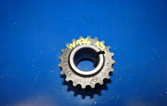Mercedes-Benz A W176 Timing chain sprocket 