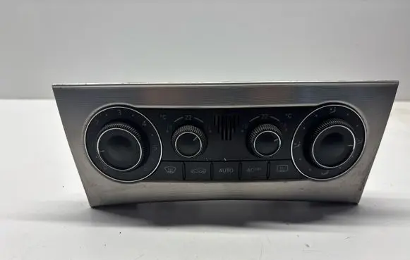 Mercedes-Benz C W203 Climate control unit A2038301785