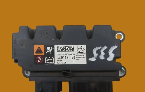 Opel Zafira C Airbag control unit/module 13589413