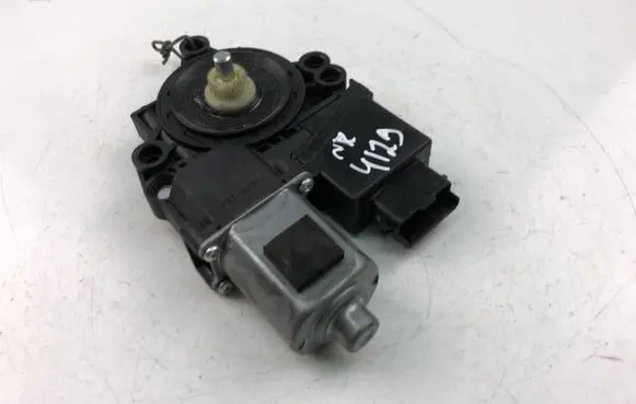 KIA Ceed Front door window regulator motor 82450A2010