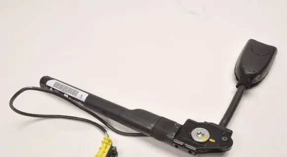 Opel Astra J Front seatbelt 13367543