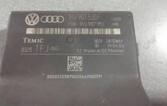 Volkswagen Touran I Gateway control module 1K0907530F 1K0907951 0325