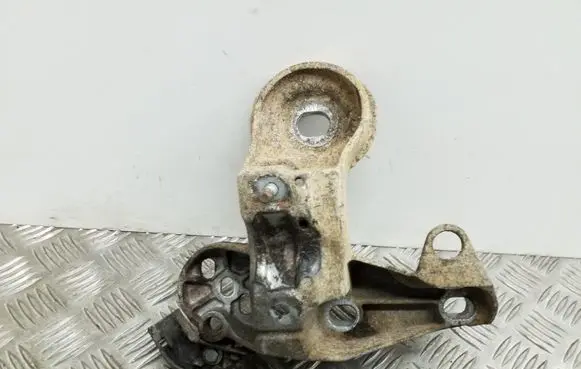 Audi A4 S4 B6 8E 8H Engine mounting bracket 8E0199352F