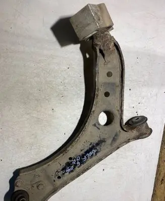 Volkswagen Golf V Front lower control arm/wishbone