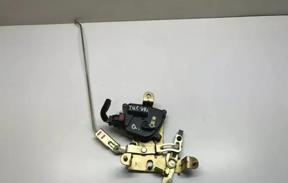 Hyundai Tucson JM Tailgate window lock/catch/latch 