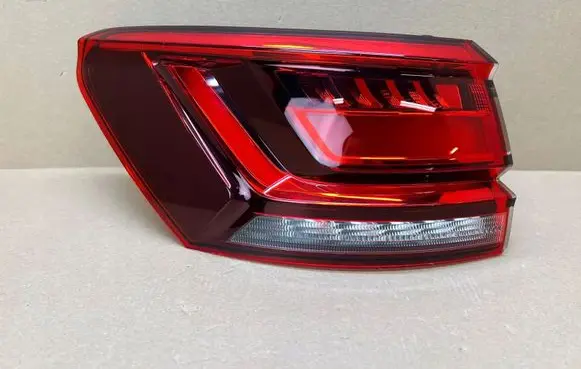 Volkswagen Touareg III Rear/tail lights 760945095A
