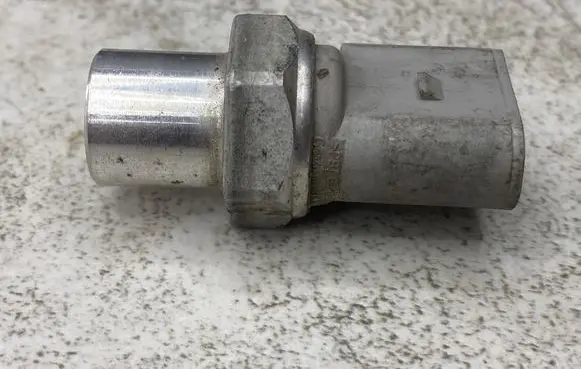 Audi A4 S4 B7 8E 8H Air conditioning (A/C) pressure sensor 3R0959126