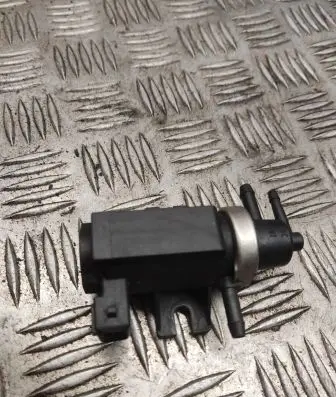 Volkswagen PASSAT B5.5 Turbo solenoid valve 1h0906627