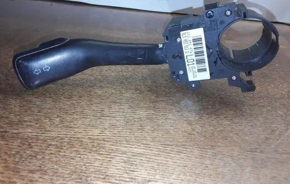 Volkswagen PASSAT B5 Indicator stalk 8L0953513G