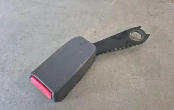 Mitsubishi L200 Front seatbelt buckle