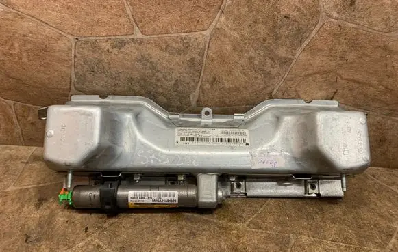 Mercedes-Benz C W204 Knee airbag A2048602002
