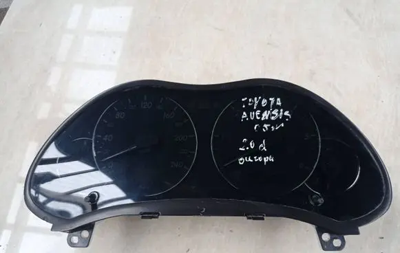 Toyota Avensis T250 Speedometer (instrument cluster) 8380005630h